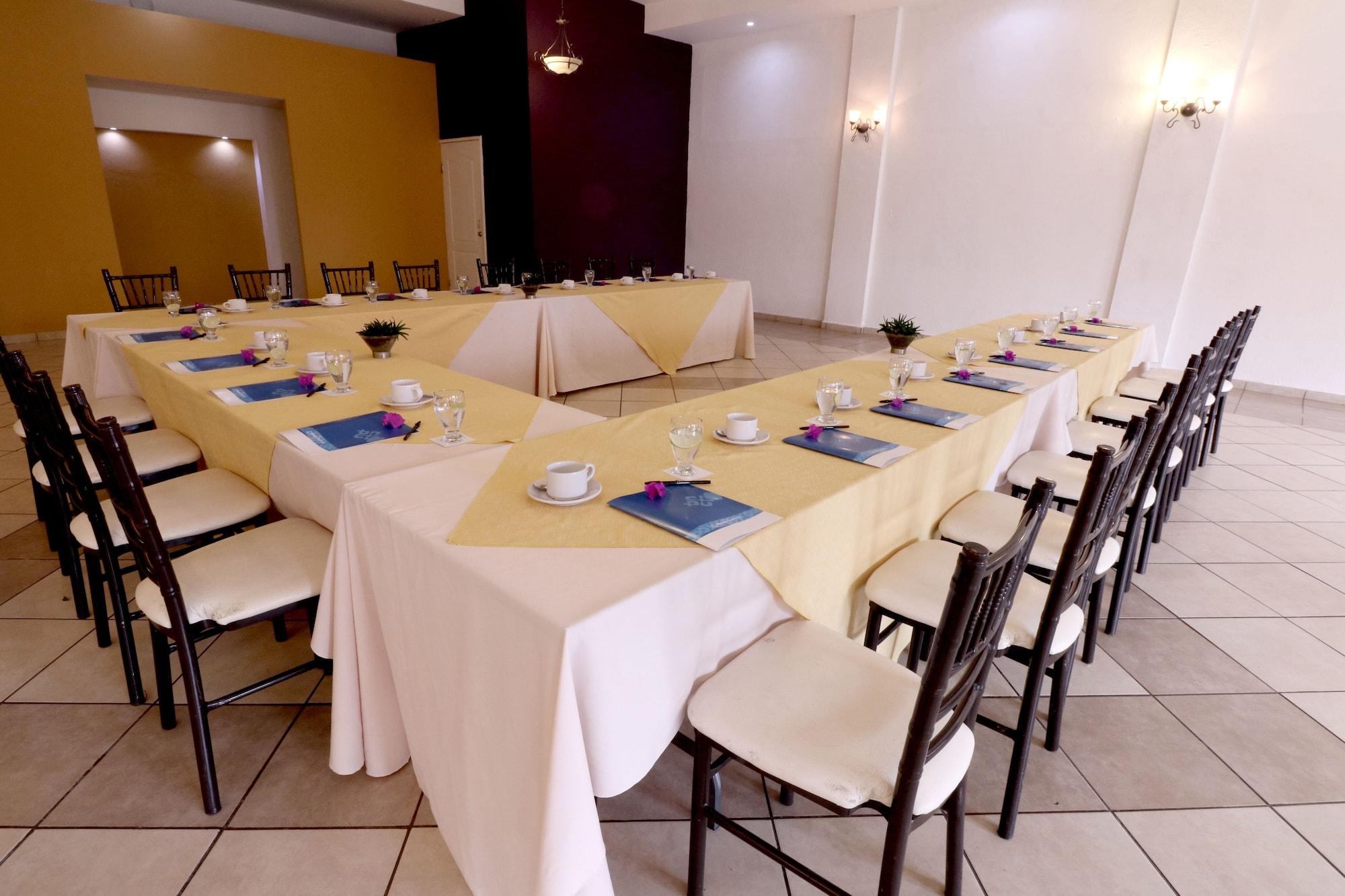 Mision Express Saltillo Exterior foto
