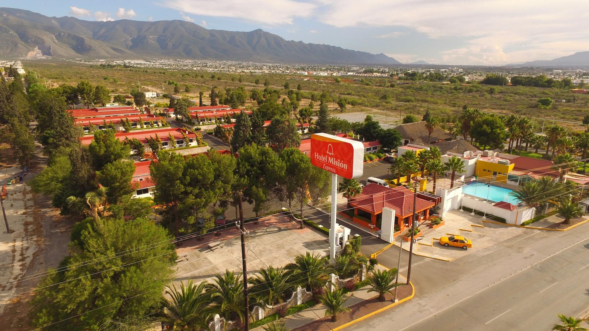 Mision Express Saltillo Exterior foto