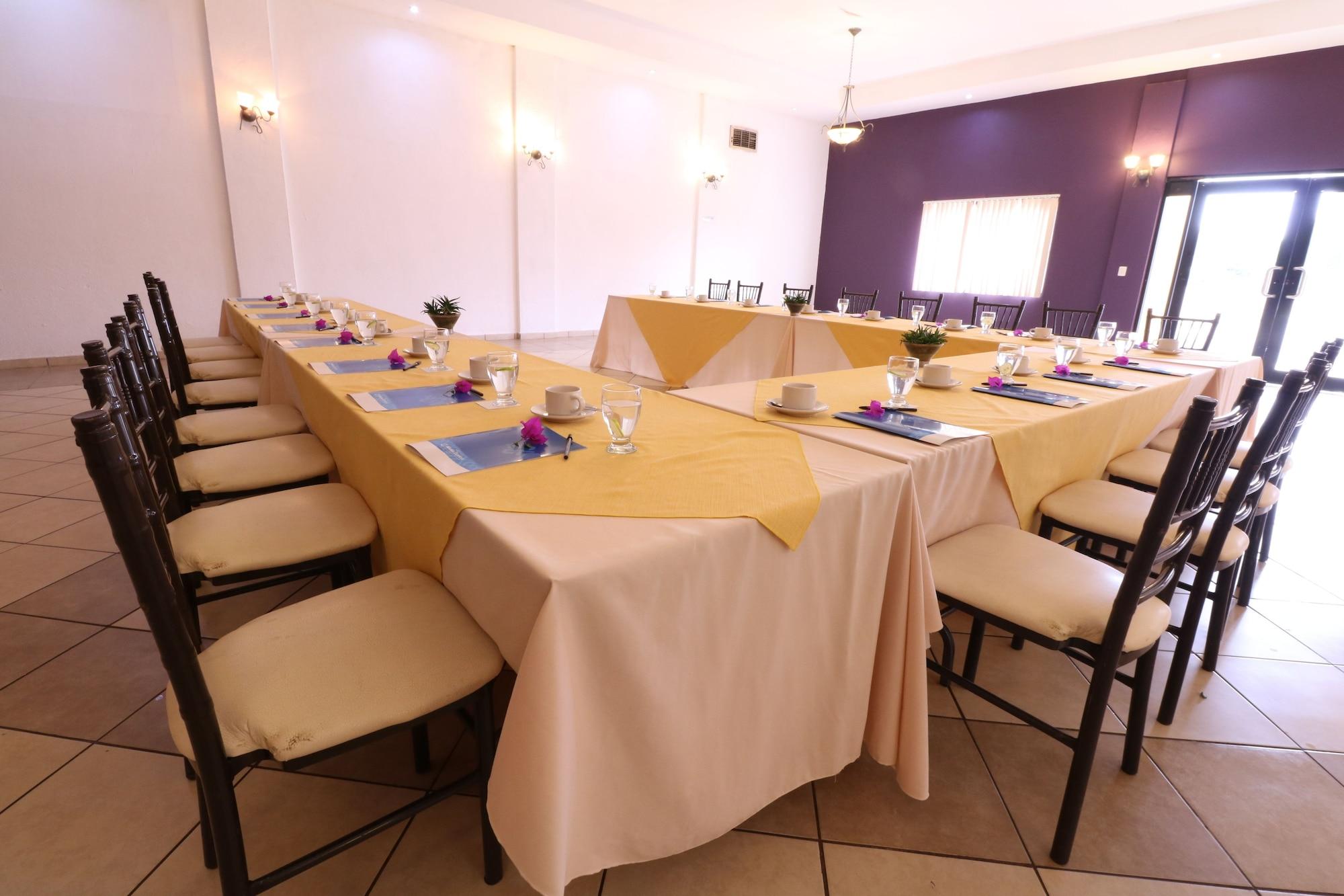 Mision Express Saltillo Exterior foto