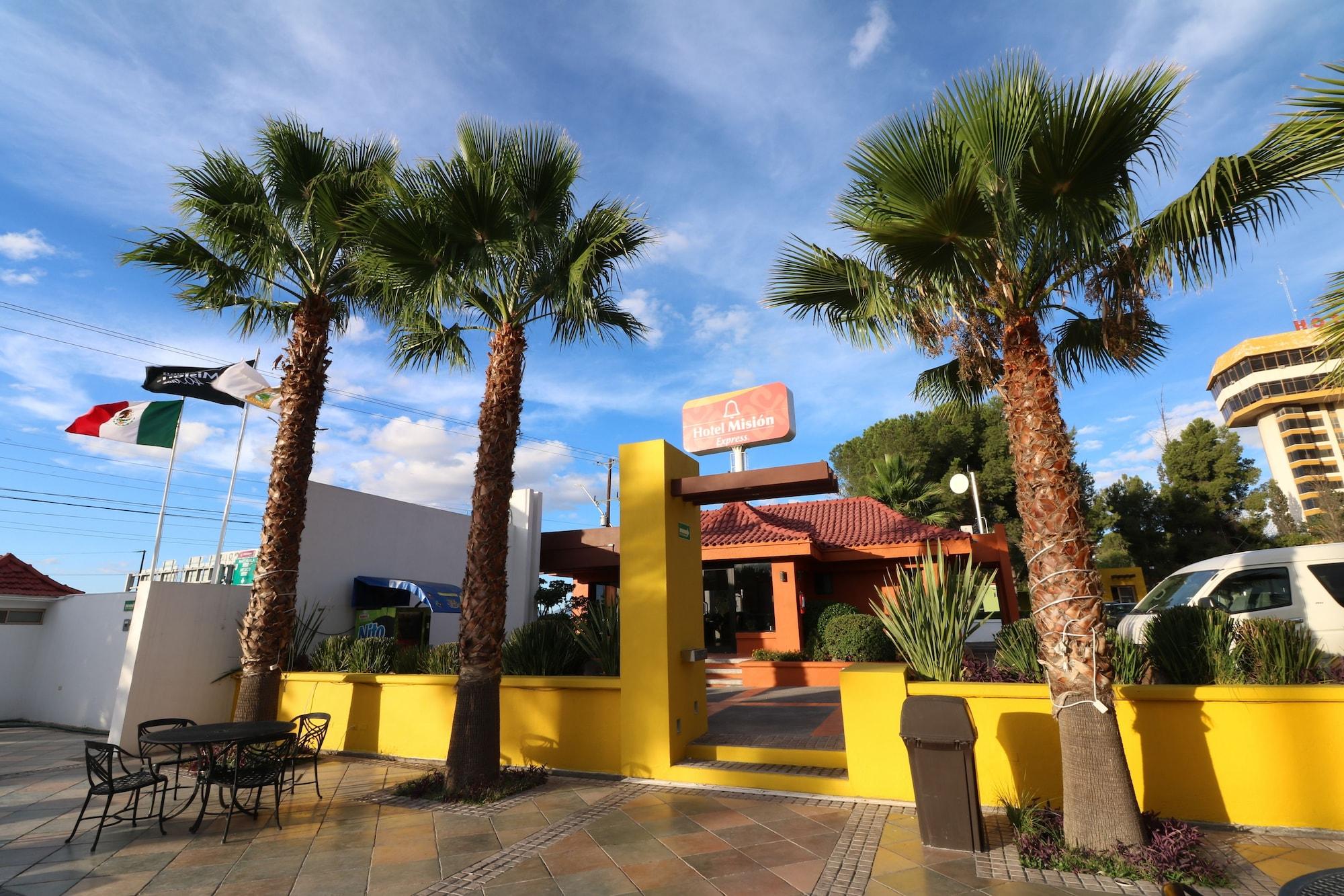 Mision Express Saltillo Exterior foto